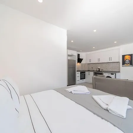 Central And Modern Flat In Muratpasa *